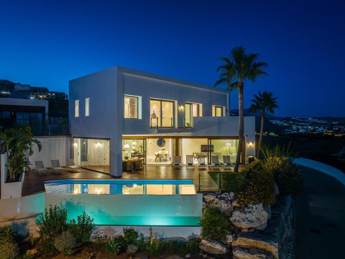 Vacation Marbella I Villa Paraiso The View, Infinity Heated Pool, Sea View, 24-7 Security, Golf Courses Estepona Esterno foto